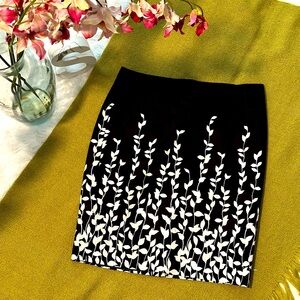 Black and white skirt from Ann Taylor. Size 10.